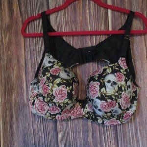 42C Torrid Black w roses and Skulls in VGUC Bra -